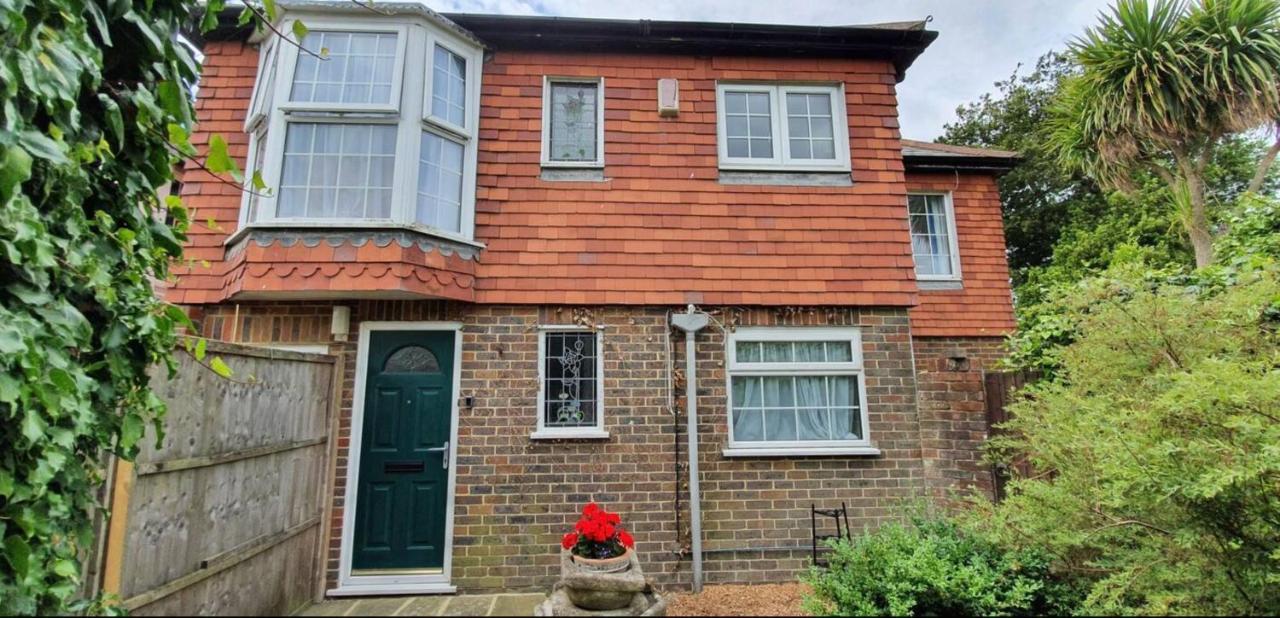 Beautiful 1 Bedroom Cottage With Courtyard. Deal Exteriör bild